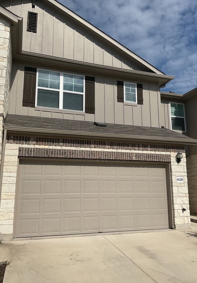 Building Photo - 602B Pearly Eye Dr