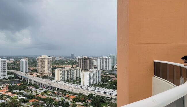 Foto del edificio - 18911 Collins Ave
