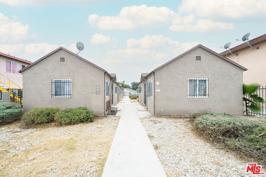 Foto principal - 634 W 81st St