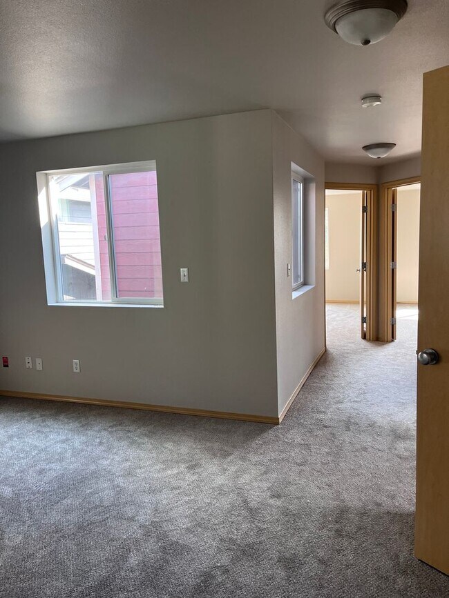 Building Photo - Beautiful 3 Bedroom home in Puyallup