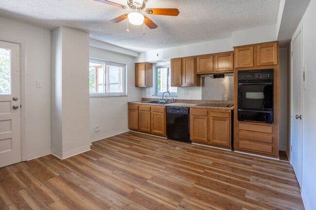 Building Photo - 1423 Ridge Ave