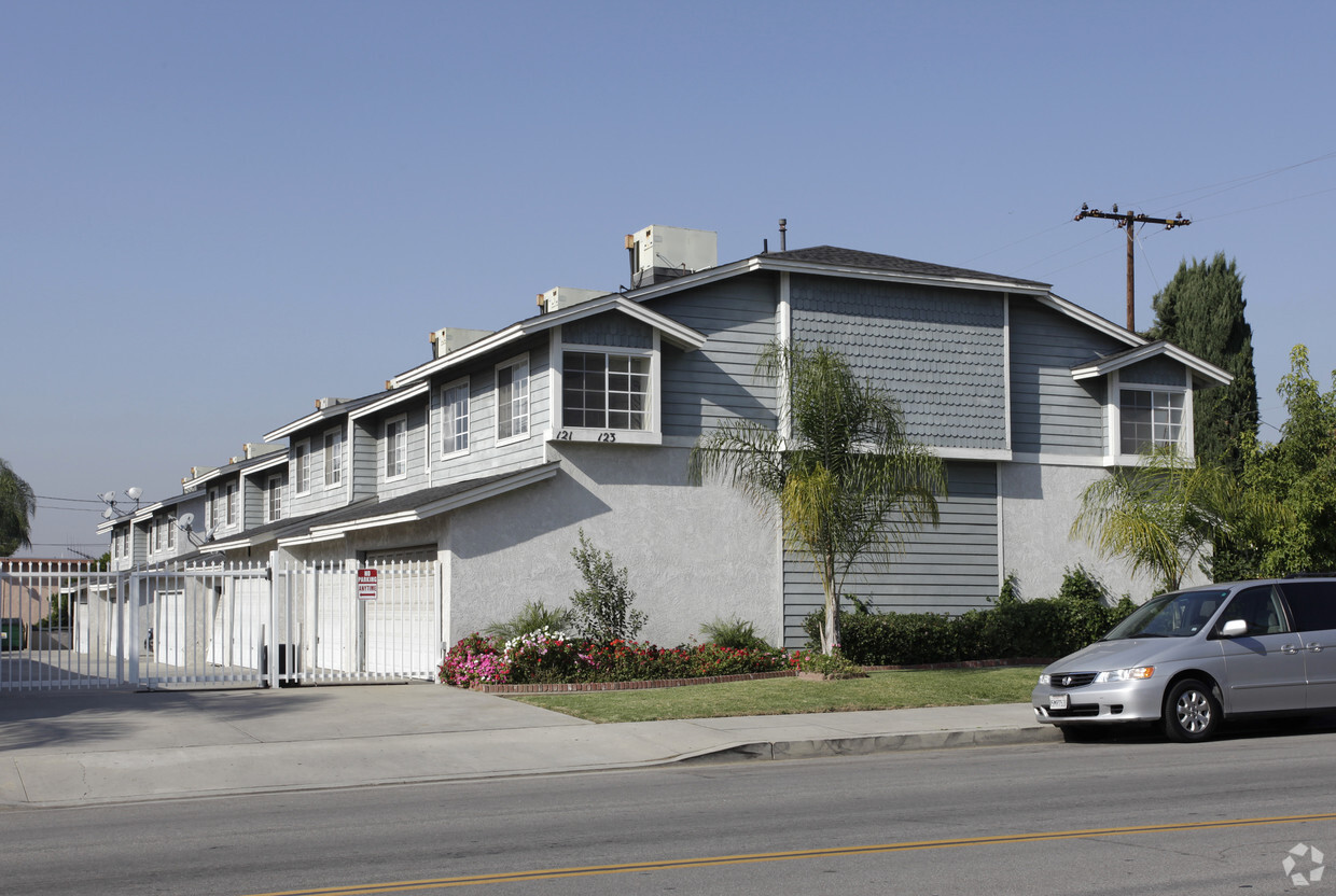 Primary Photo - 121-123 N Palm St