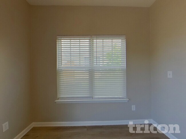 Building Photo - 303 Stonewood Crossing Dr