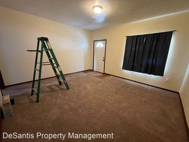 Building Photo - 2 br, 1 bath House - 717 Railroad Street