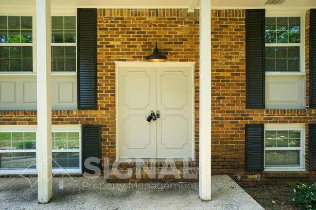 Building Photo - 105 Silverleaf Dr