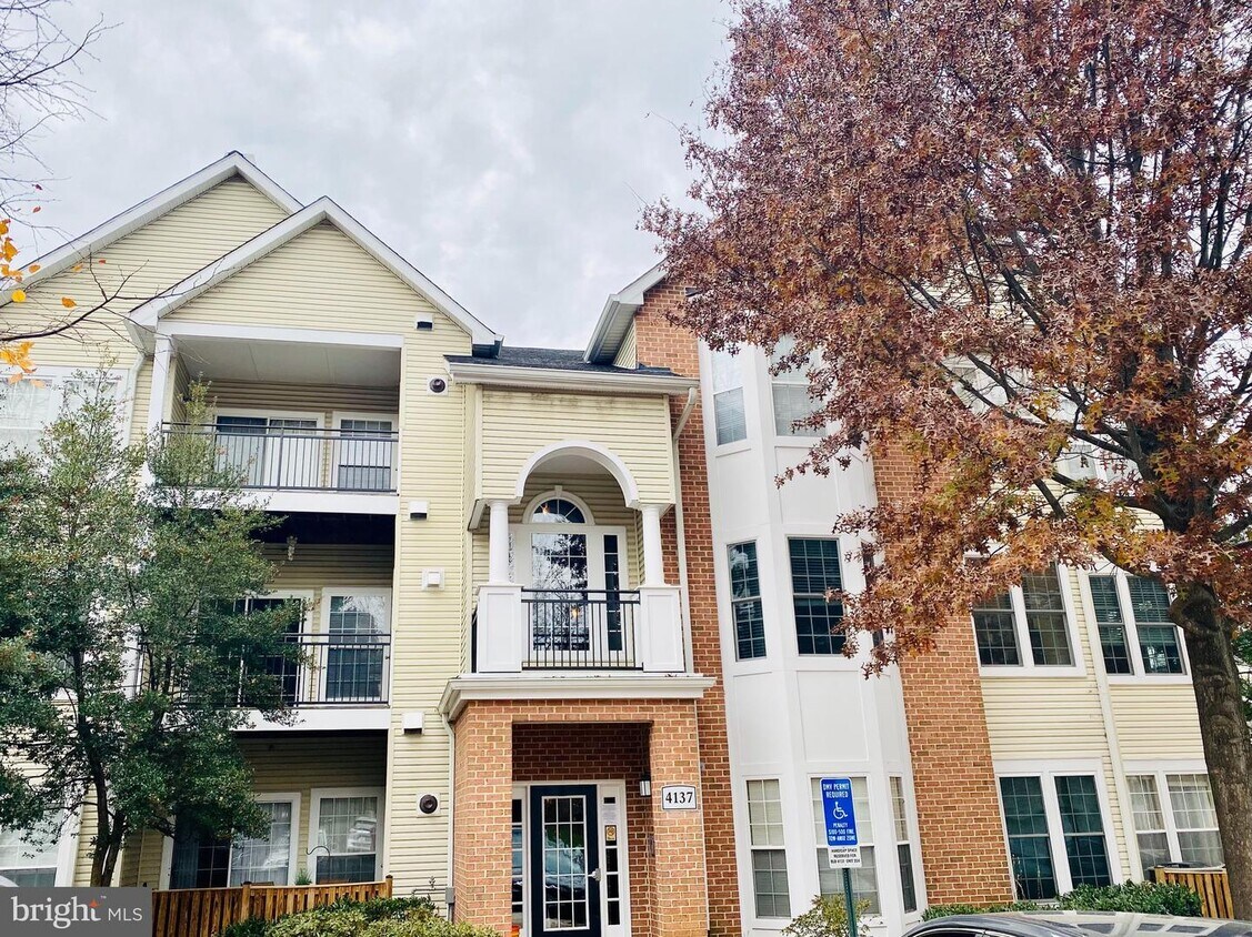 Foto principal - 4137 Fountainside Ln