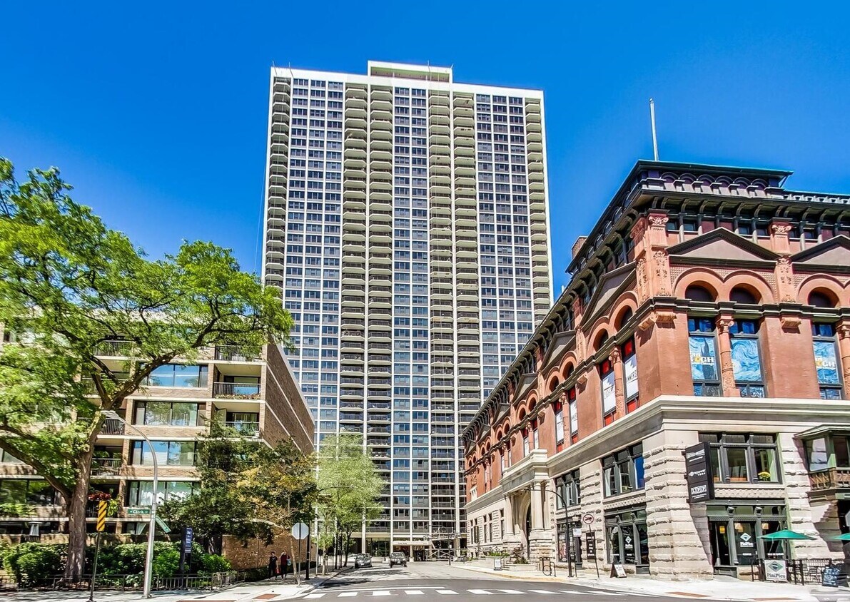 Foto principal - 1560 N Sandburg Terrace