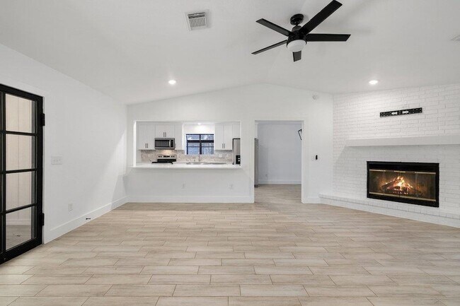 Foto del edificio - 336 Columbine St