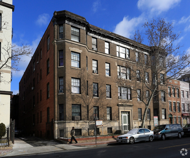 Foto principal - 3115 Mt Pleasant St NW