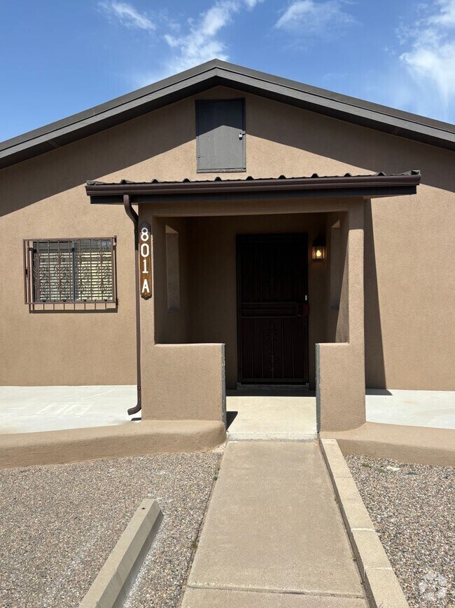 Building Photo - 801 Ortiz Dr SE