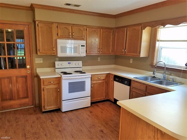 Building Photo - 3 br, 2 bath House - 470 Pine Grove Dr
