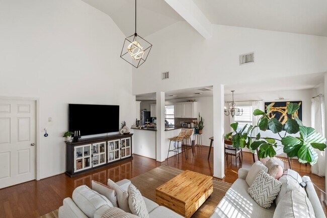 Foto del edificio - 1425 W 26th St