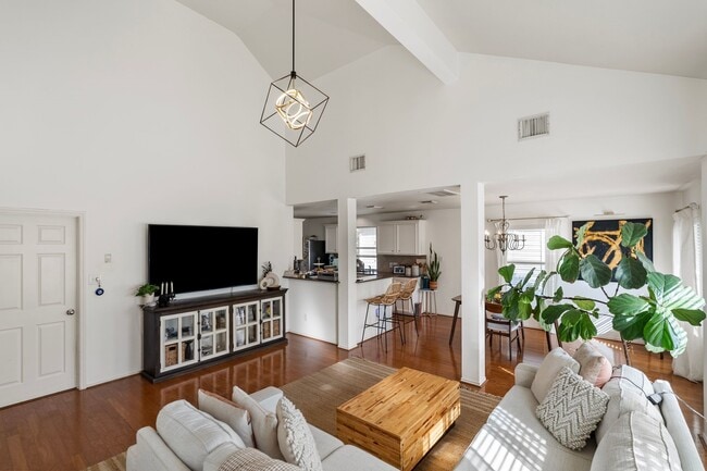 Building Photo - 1425 W 26th St