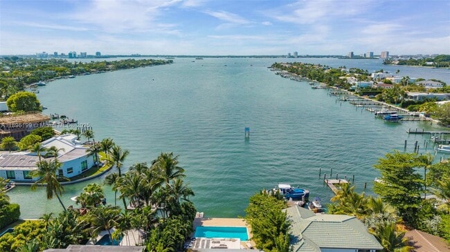 Foto del edificio - 8220 Hawthorne Ave