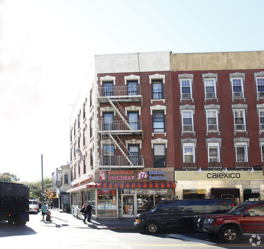 Building Photo - Dunkin' Donuts