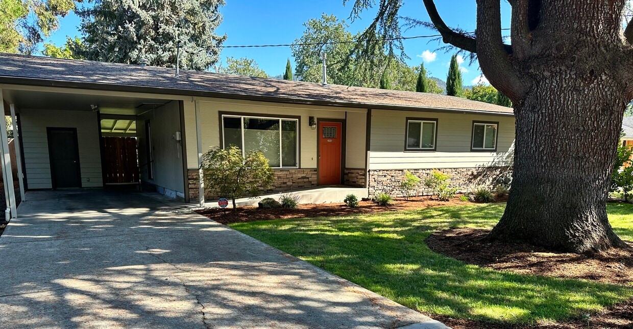 Street View - 1061 SE Clarey Ave
