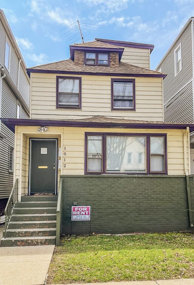 Building Photo - 1012 Garnett Plz