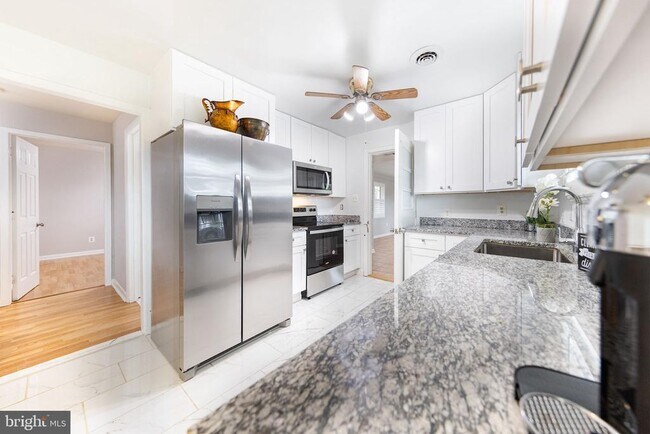 Building Photo - 7452 Amberview Ln