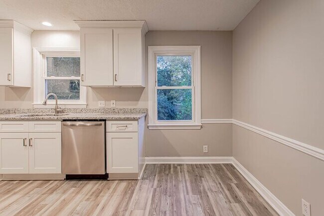 Foto del edificio - Adorable 3 Bedroom 1 Bathroom Recently Ren...