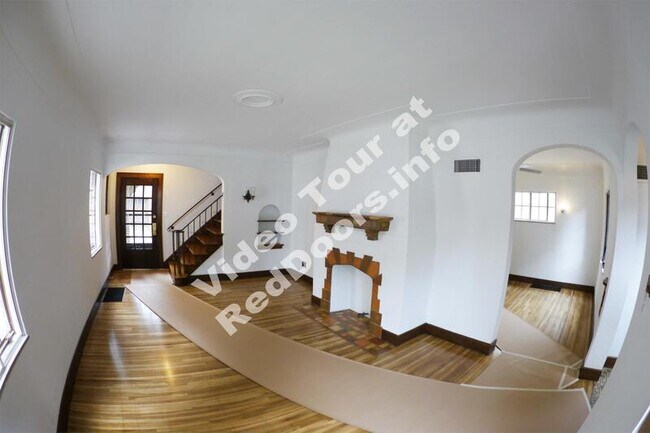 Foto del edificio - 3847 Revere Dr