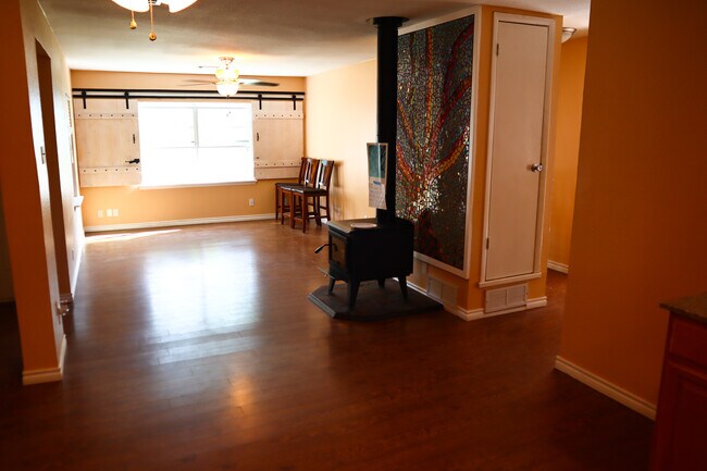 Desde Cocina que da hacia Sala de estar - 3418 Princeton Dr