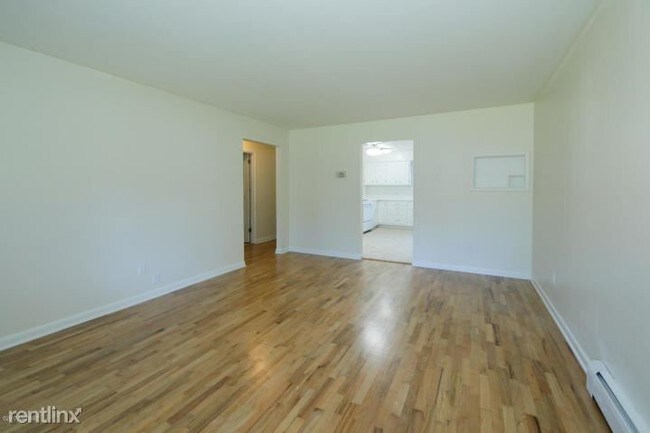Building Photo - 3 br, 1 bath Duplex - 13535 W Tremblay Dr