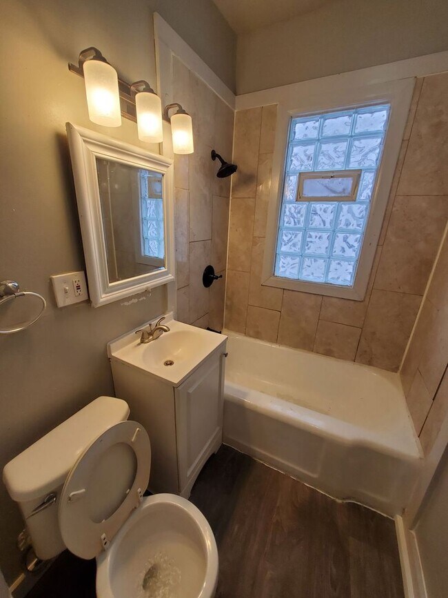Foto del edificio - 2539-2541 N 44th St. (Duplex)