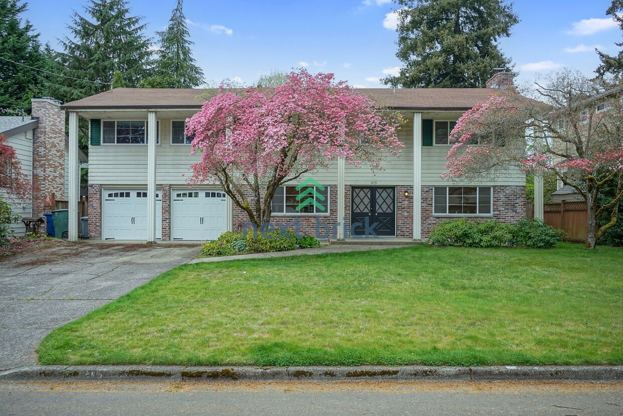 Primary Photo - Spacious 5 Bed 2.5 Bath for Rent in Bellevue!