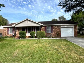 Building Photo - 109 Deerfield Dr