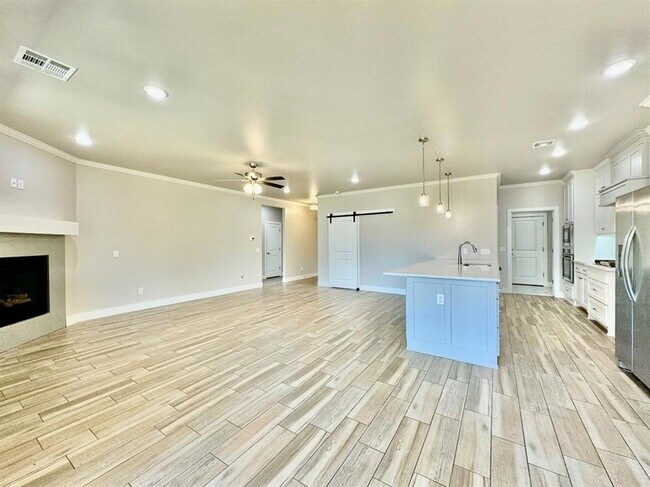 Foto del edificio - 14524 Rochefort Ln