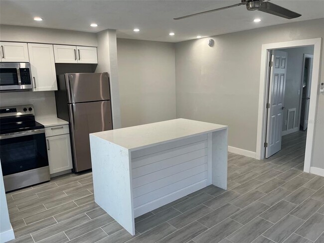 Building Photo - 1605 Pass a Grille Way