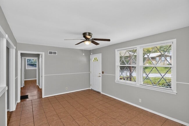 Building Photo - 261 Eisenhower Dr