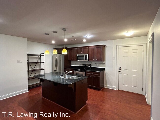 Building Photo - 2 br, 2.5 bath House - 521 N. Graham Stree...