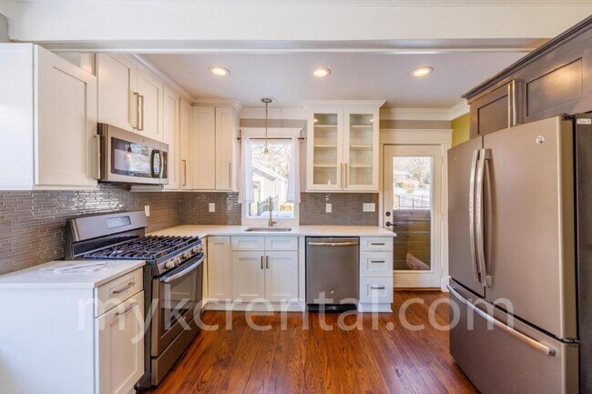 Building Photo - 2426 W 48th St