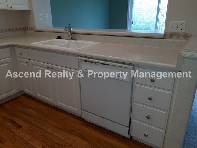 Foto del edificio - Available NOW! Small Pet OK Great Bethany Location Fenced Yard Quick Access to Nike, Columbia Spo...