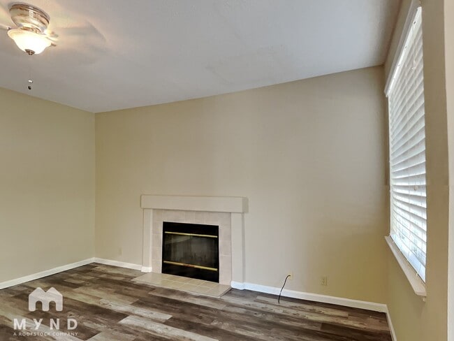Building Photo - 330 Dodini Ct