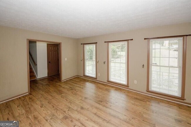 Building Photo - 4033 Scenic Mountain Dr SW