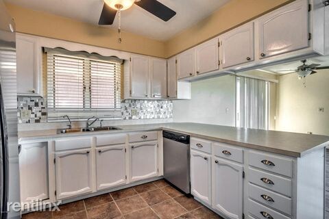 Building Photo - 5 br, 2.5 bath House - 2171 Country Club Way