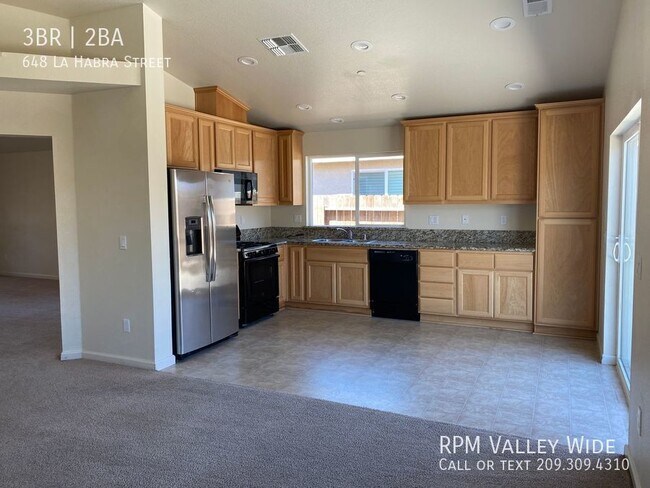 Foto del edificio - 3 Bedroom 2 Bathroom Home Available Now!
