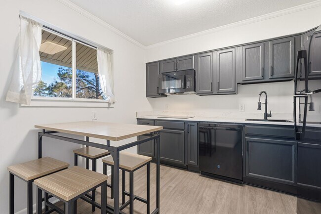 Foto del edificio - 2be / 1ba Cute Apartment - Open to Undergrads - IMMEDIATE MOVE-IN