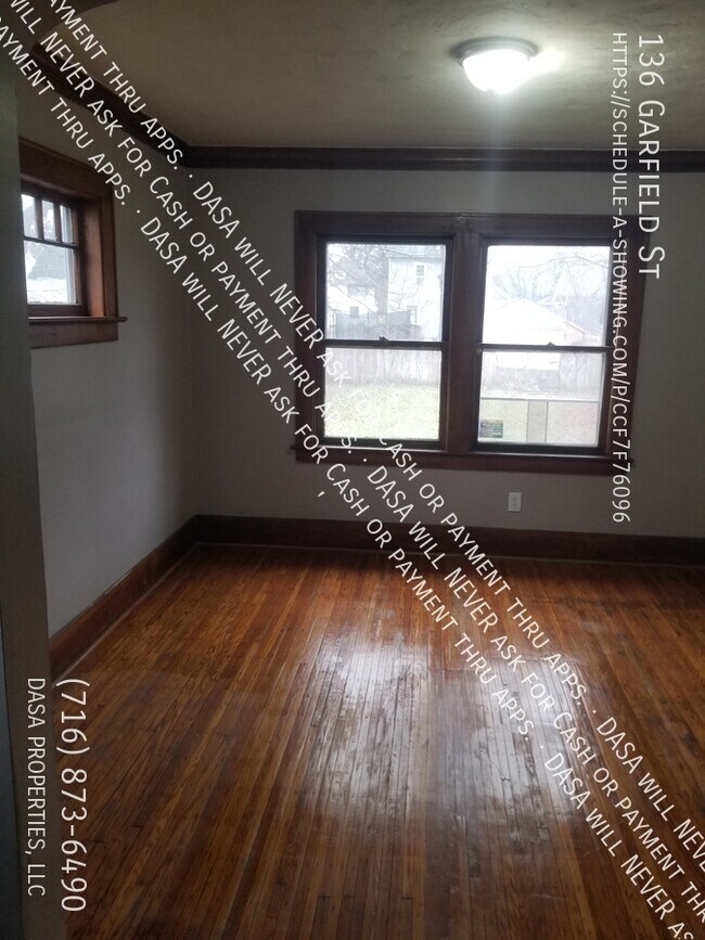 Building Photo - 136 Garfield - 3 Bed / 1 Bath