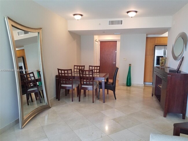 Foto del edificio - 6365 Collins Ave