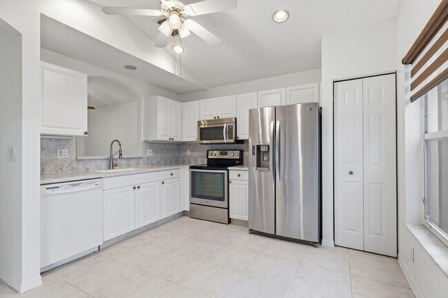 Foto del edificio - 3622 Coco Lake Dr