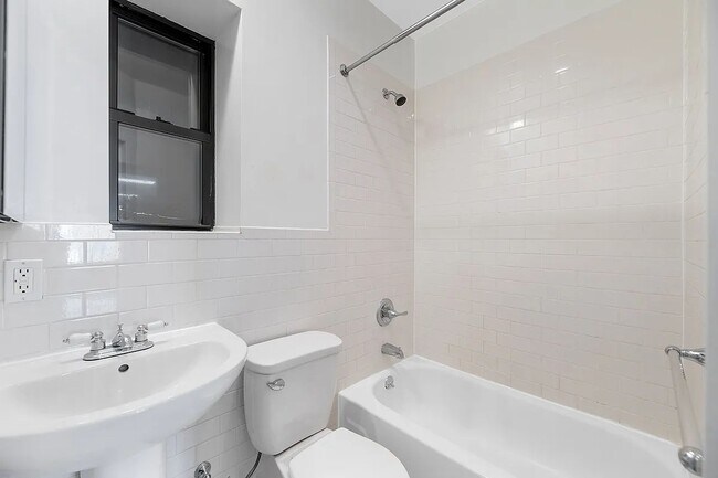 Foto del edificio - 316 W 14th St