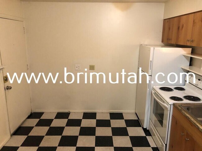 Foto del edificio - 243 600 E