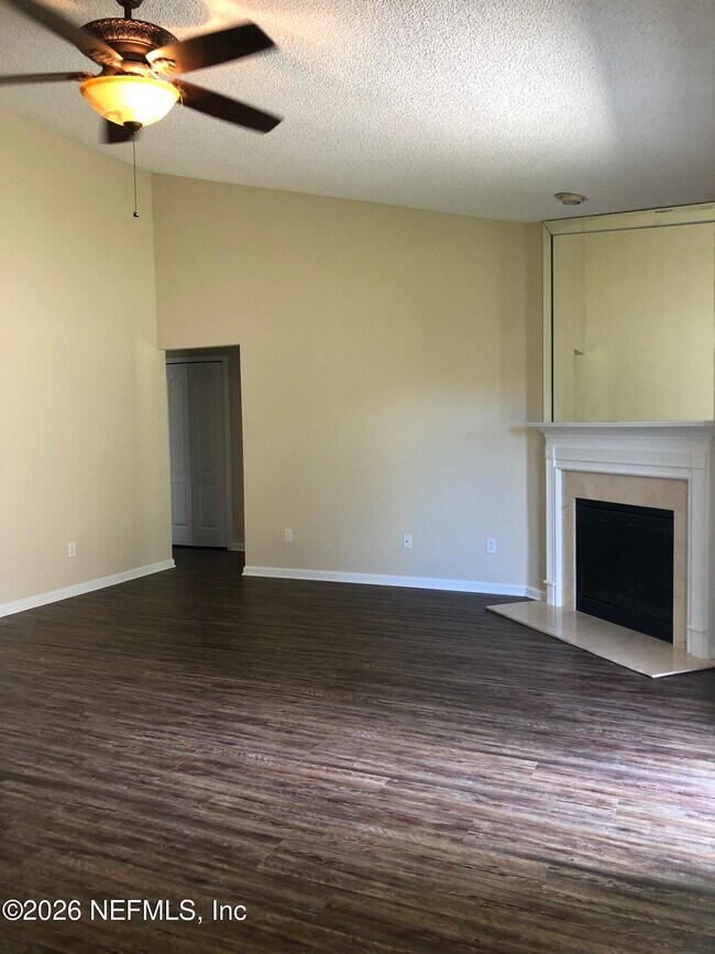 Foto del edificio - 6902 Southern Oaks Dr W