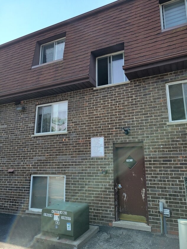 Primary Photo - 10471 Dearlove Rd