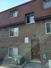 Building Photo - 10471 Dearlove Rd