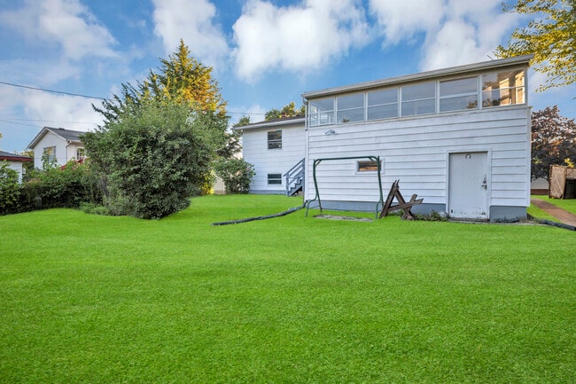 Foto del edificio - 7031 Glenwood Ln