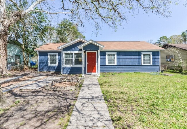 Photo - 8229 Carolwood Dr House